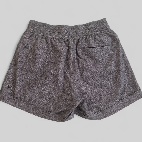 Lululemon Spring Break Away Short II *3" SZ 6 - Picture 2 of 5